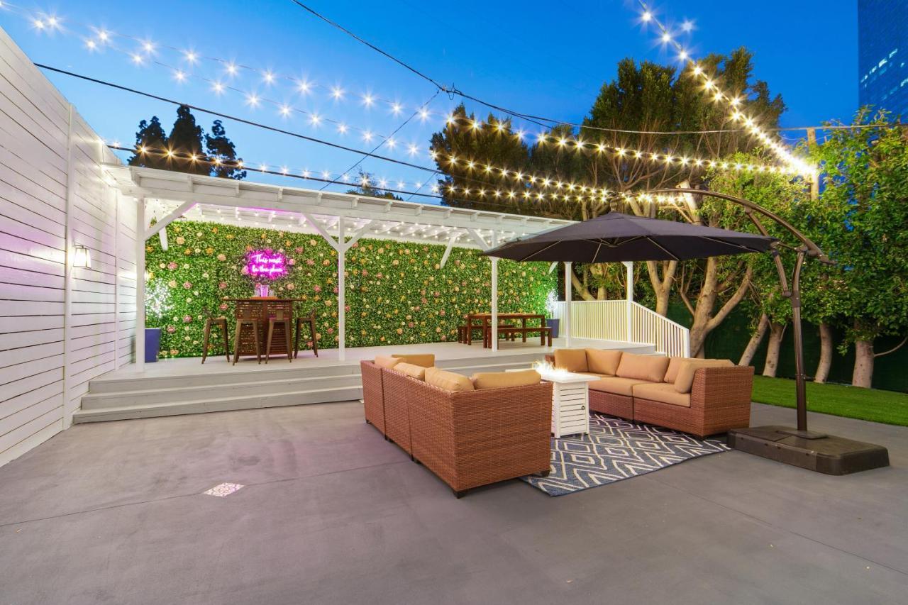 Contemporary With Pool Sleeps 10 *