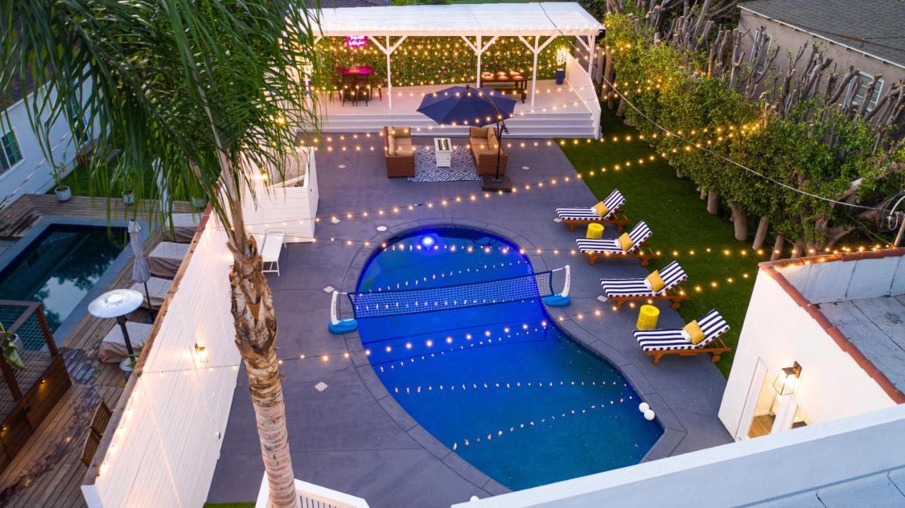 Acomodação com café da manhã  Contemporary With Pool Sleeps 10 Los Angeles