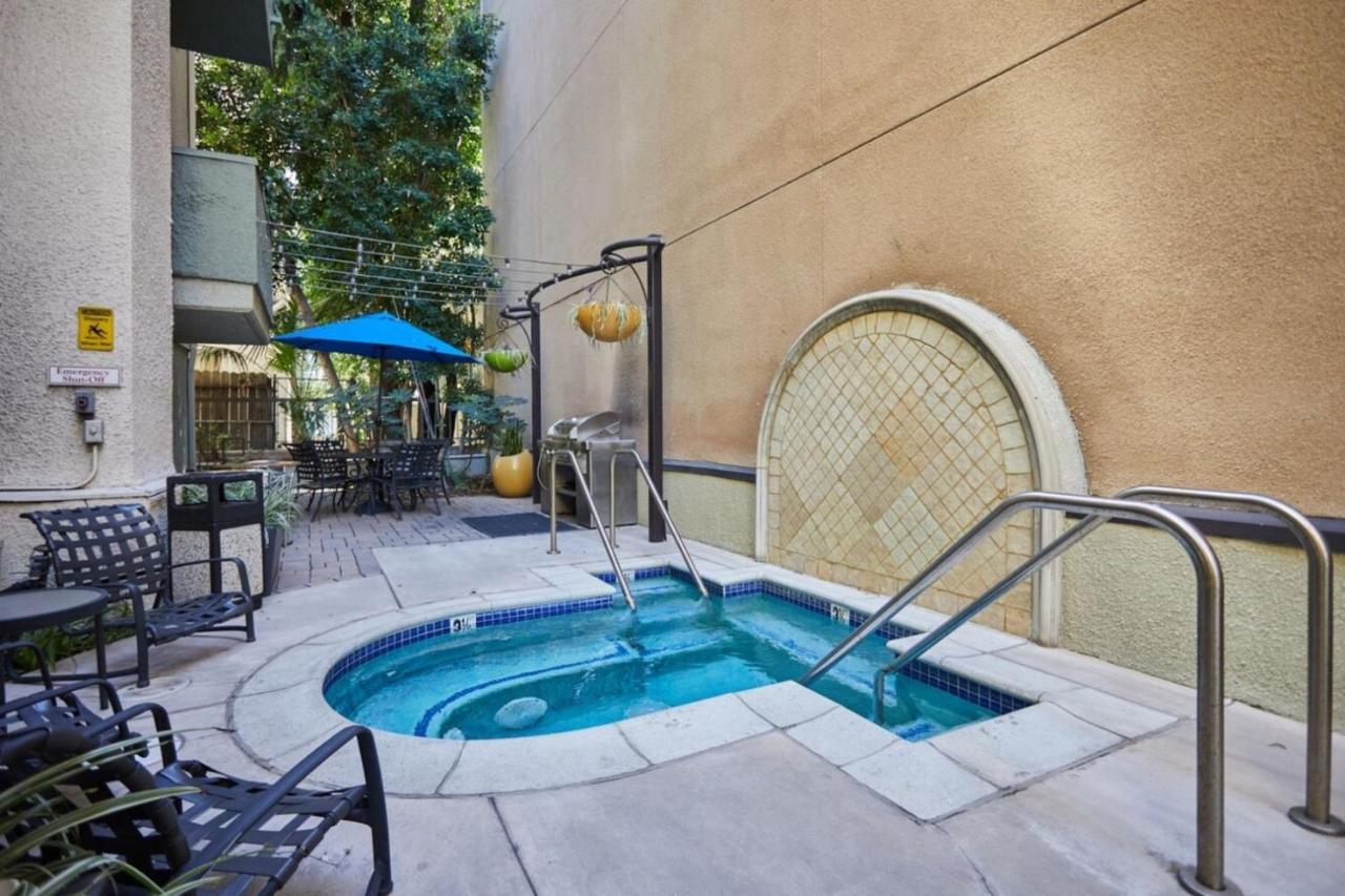 Apartment Beverly Hills 1br W Gym Pool Nr Bars Shops Lax-1119