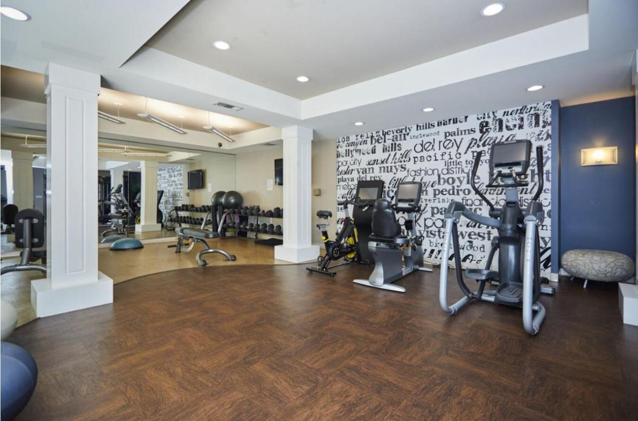 Beverly Hills 1br W Gym Pool Nr Bars Shops Lax-1119 *