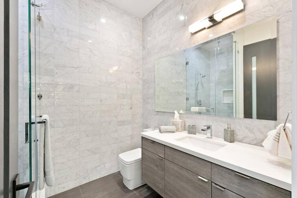 Beverly Hills Lux W. Pool, Rooftop & Parking Villa *