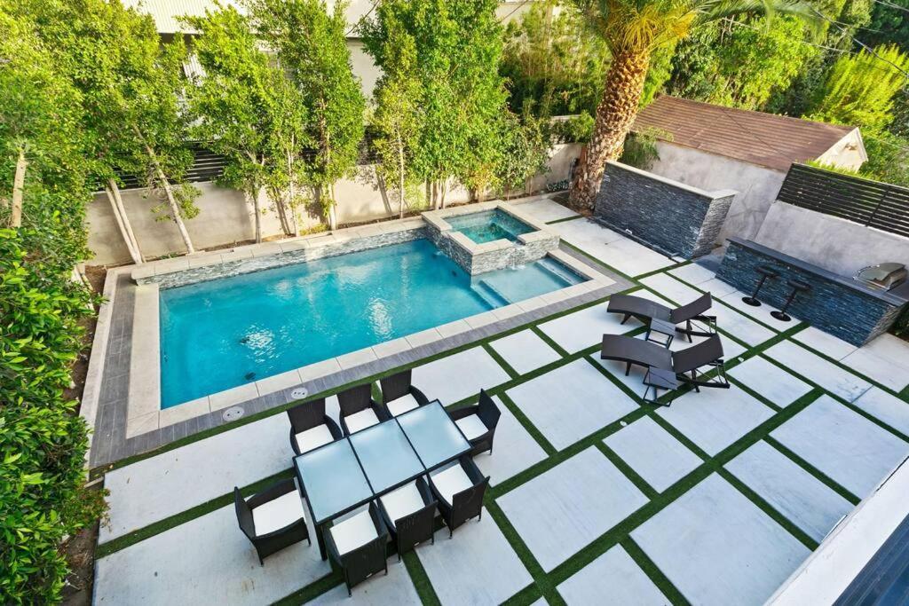 Beverly Hills Lux W. Pool, Rooftop & Parking Villa *