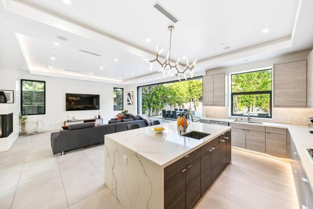 Beverly Hills Lux W. Pool, Rooftop & Parking *