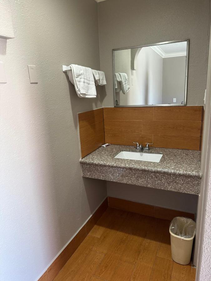 Motel Twenty-first Century *