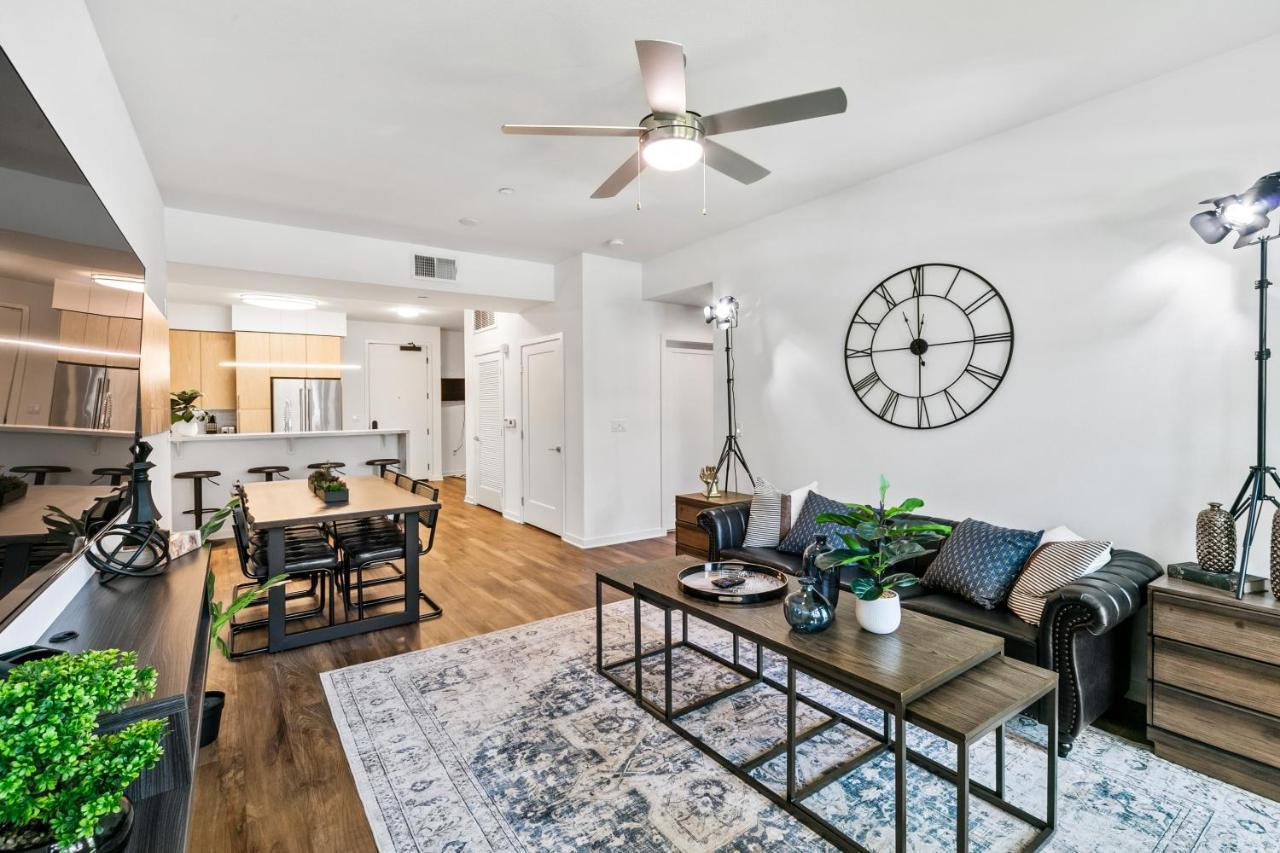 Beverly Grove Chic Oasis 2 Bedroom With Den 138 Los Angeles