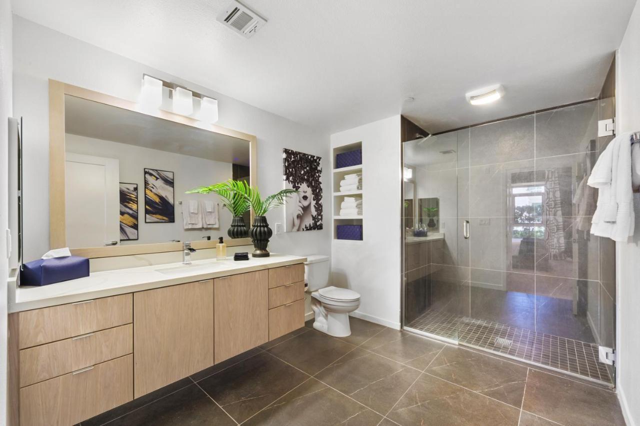 Beverly Grove Chic Oasis 2 Bedroom With Den 138 *
