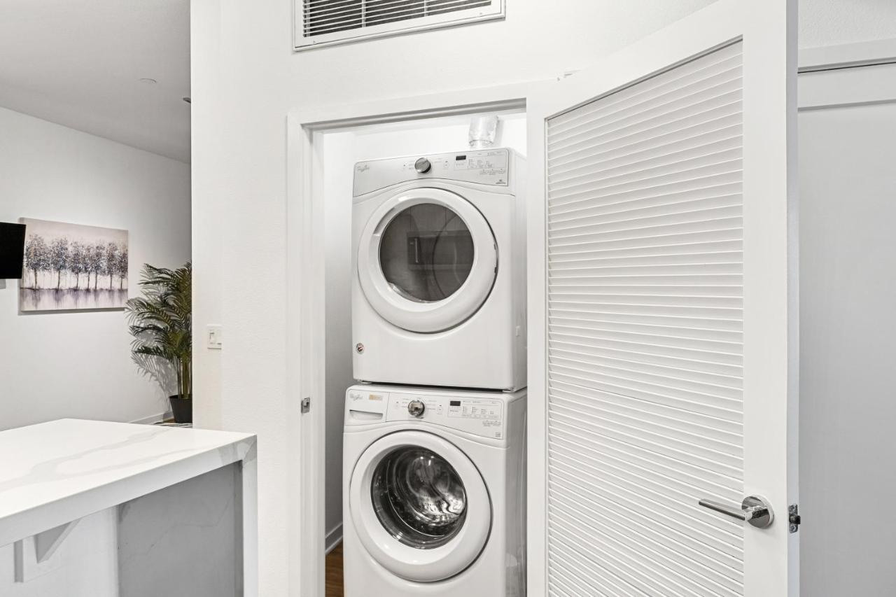 Aparthotel Beverly Grove Chic Oasis 2 Bedroom With Den 138