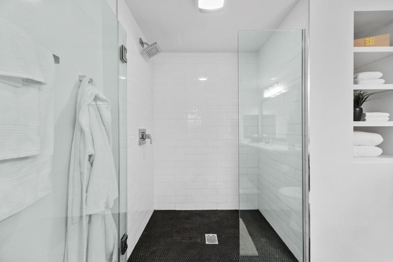 Fairfax District Chic Oasis 2 Bedroom With Den 136 * Los Angeles
