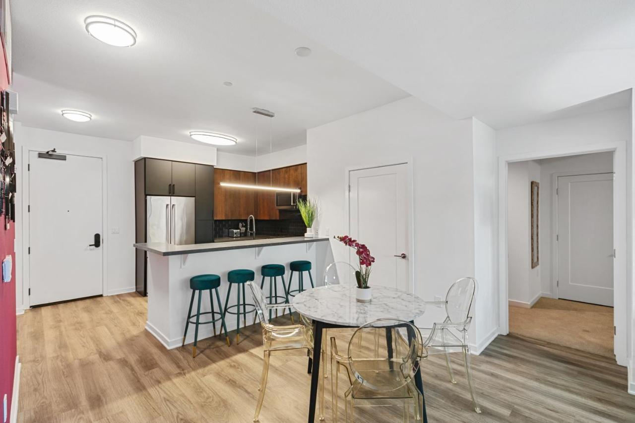 Fairfax District Chic Oasis 2 Bedroom With Den 136