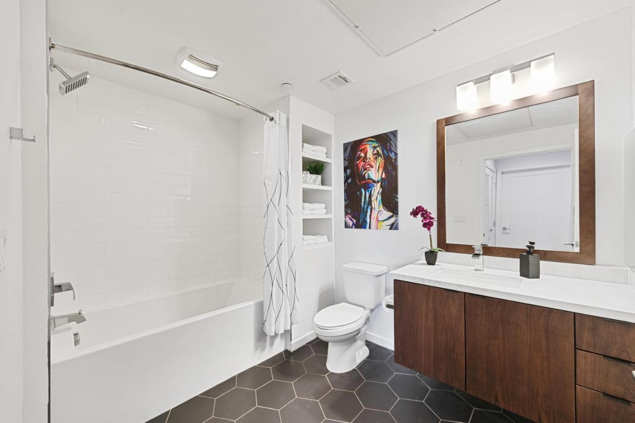 Fairfax District Chic Oasis 2 Bedroom With Den 136 Los Angeles