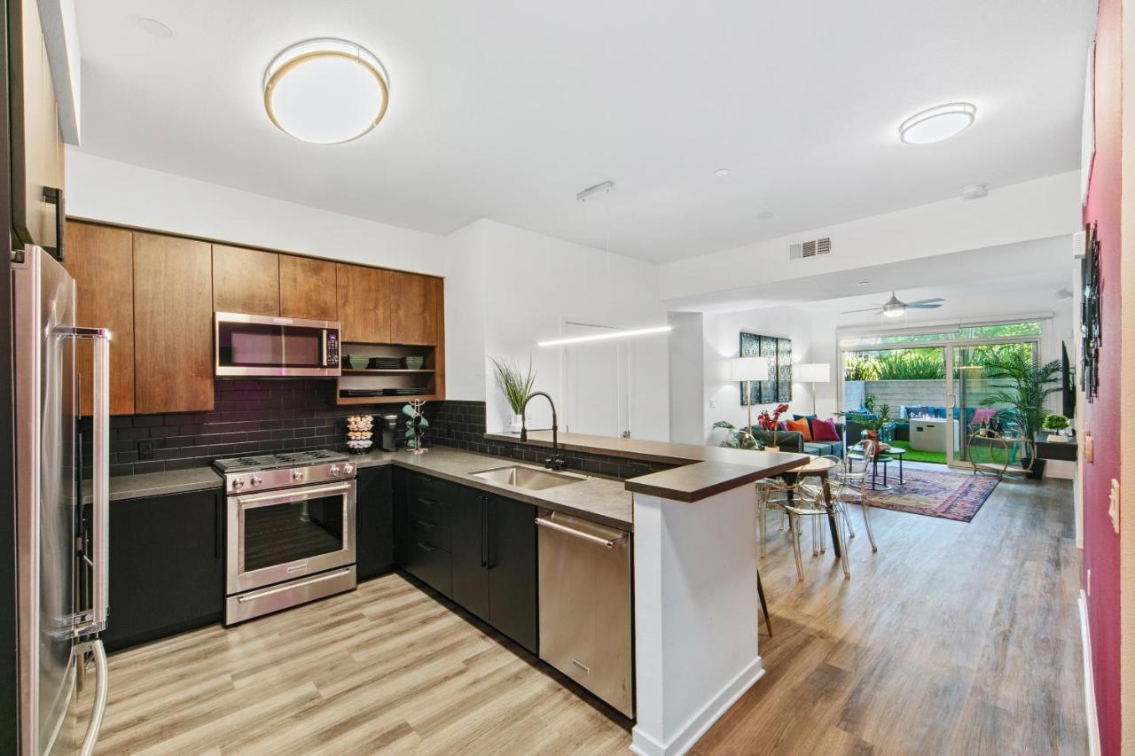 Fairfax District Chic Oasis 2 Bedroom With Den 136 Aparthotel