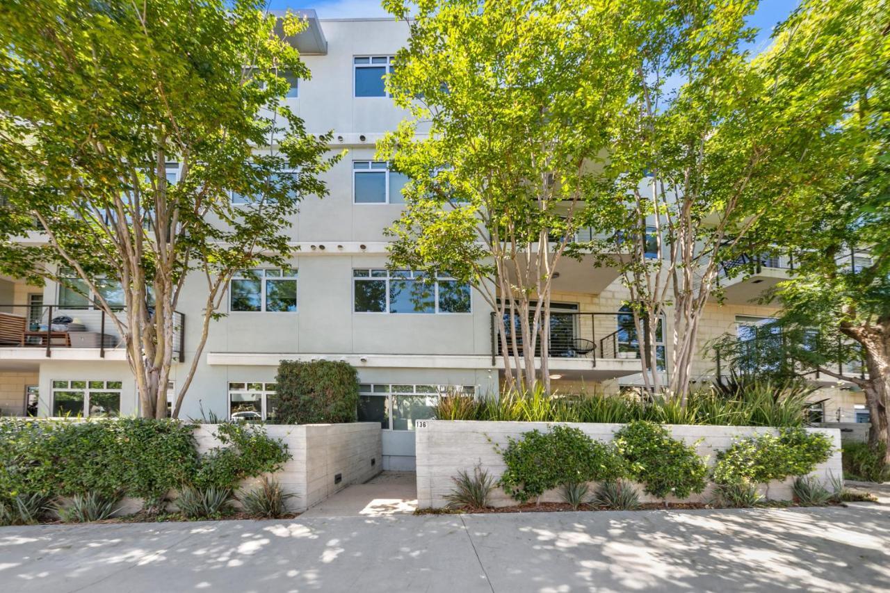 Fairfax District Chic Oasis 2 Bedroom With Den 136 Aparthotel