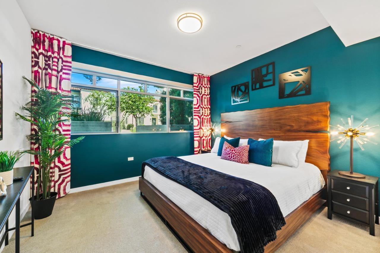Fairfax District Chic Oasis 2 Bedroom With Den 136
