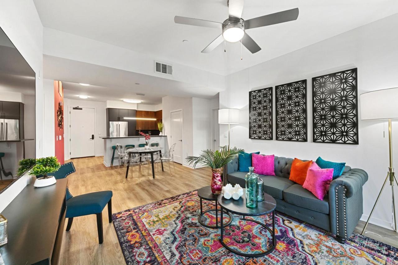 Fairfax District Chic Oasis 2 Bedroom With Den 136 Los Angeles