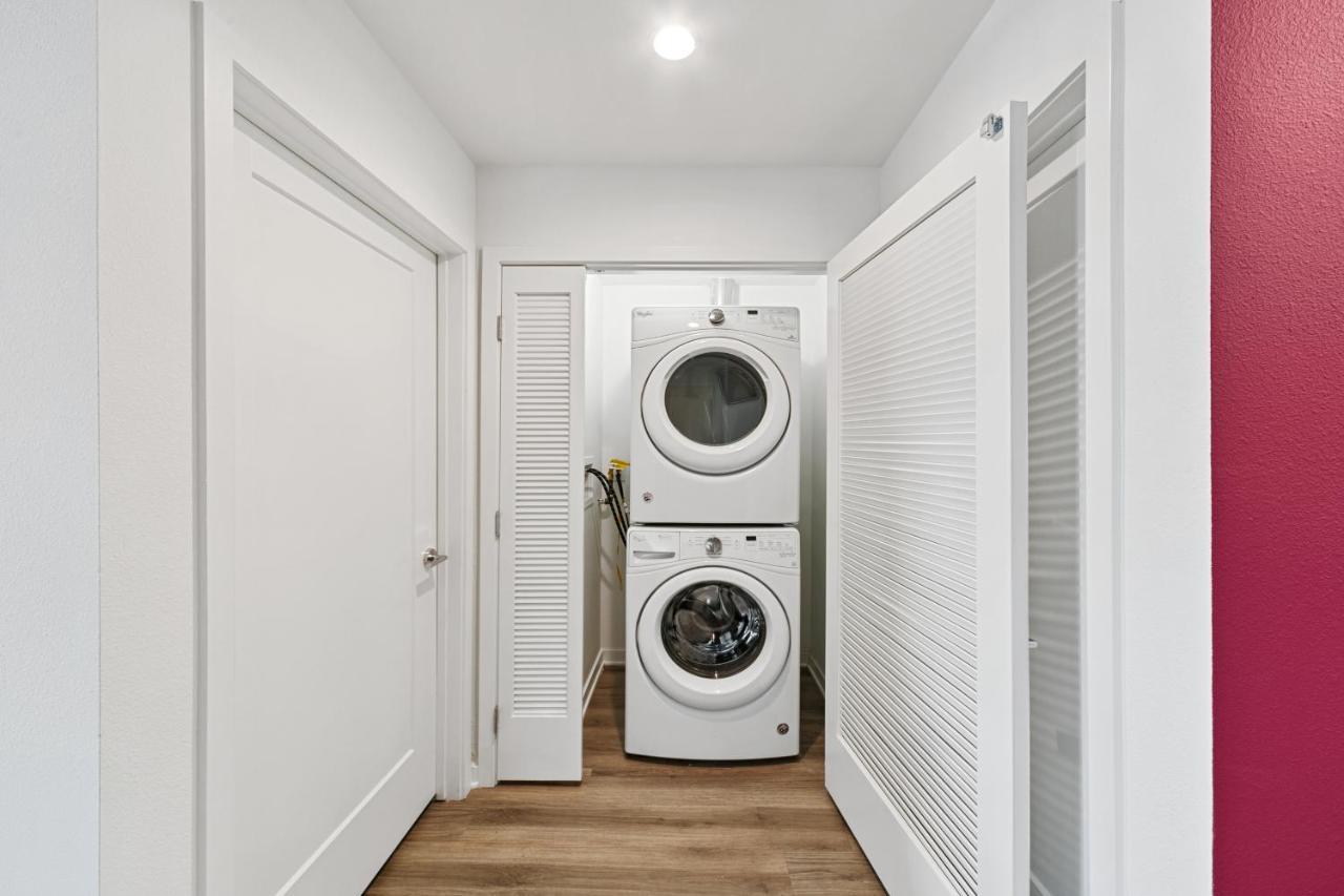 Fairfax District Chic Oasis 2 Bedroom With Den 136 Aparthotel Los Angeles