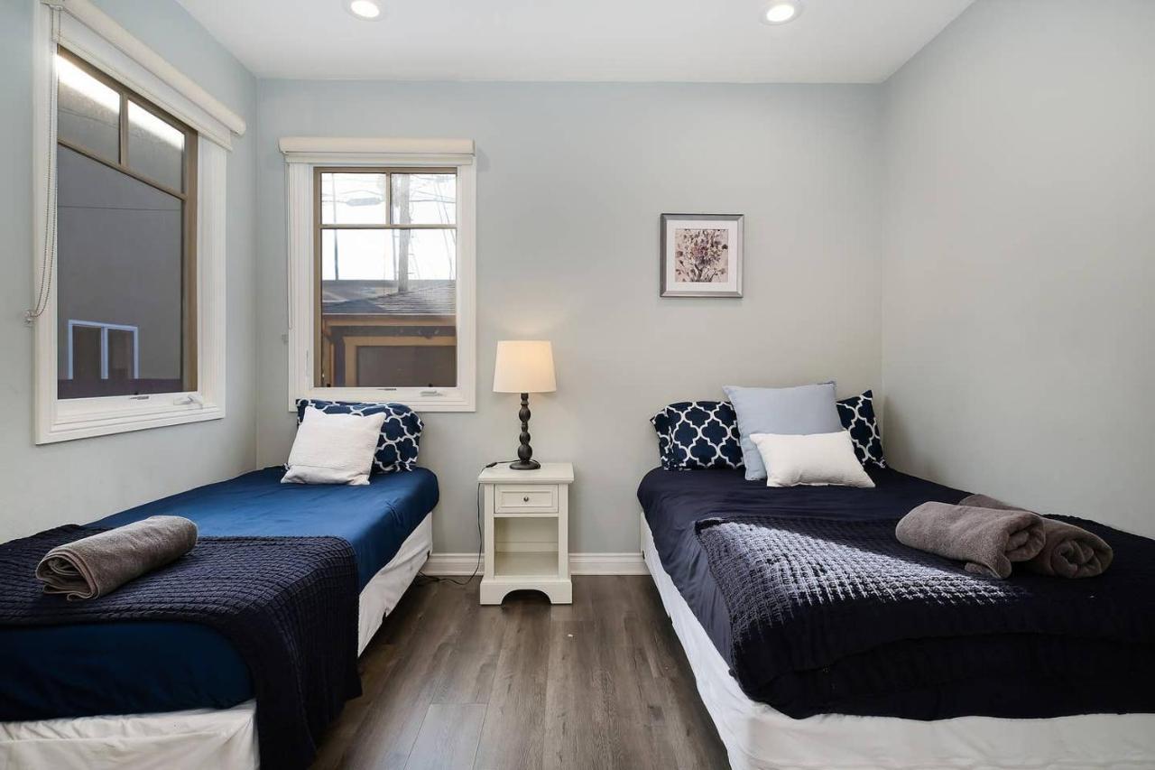 Stylish 4 Bedroom House Near Korea Town Casa de férias *