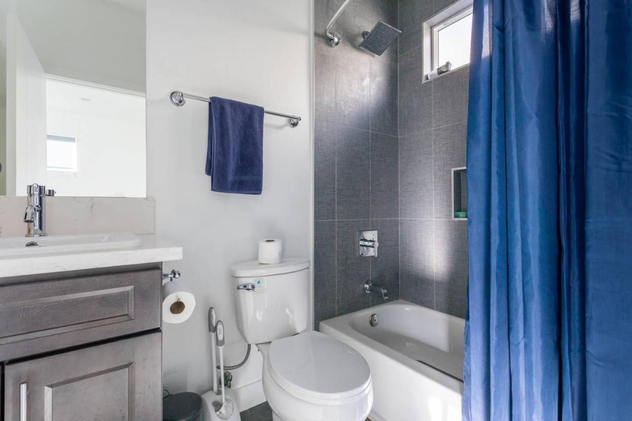 Holiday home Cheerful 4br With Parking In East Hollywood
