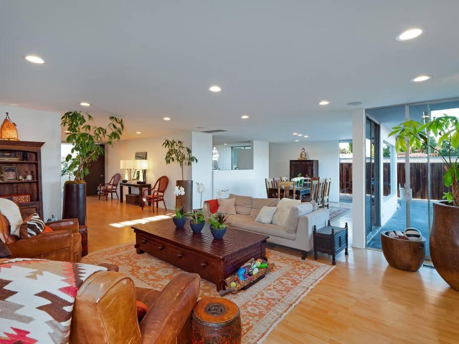 Mulholland Hills Retreat W/best Views In La Holiday home