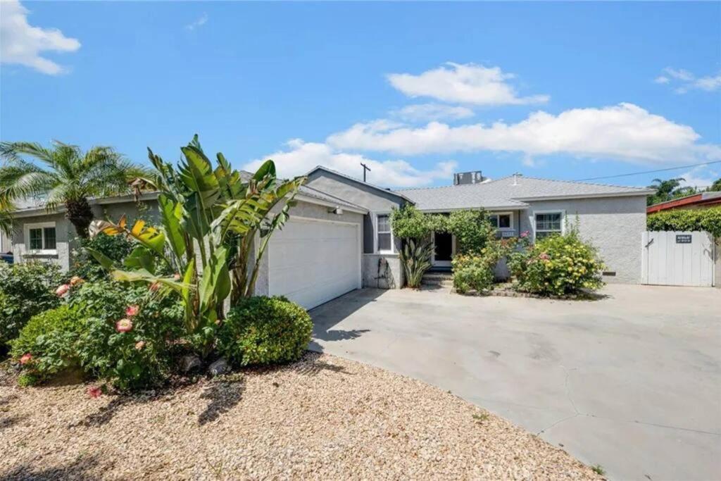 Newly Furnished Pool House Holiday home