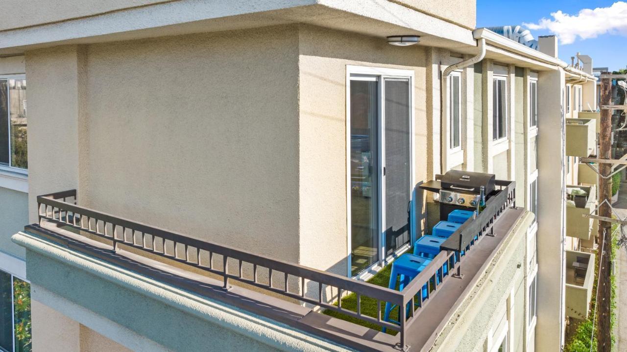 Beverly Hills Penthouse 2 Bedroom With Parking 407 *
