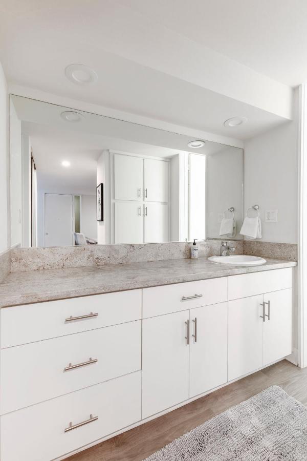New Luxury Weho Boys Town