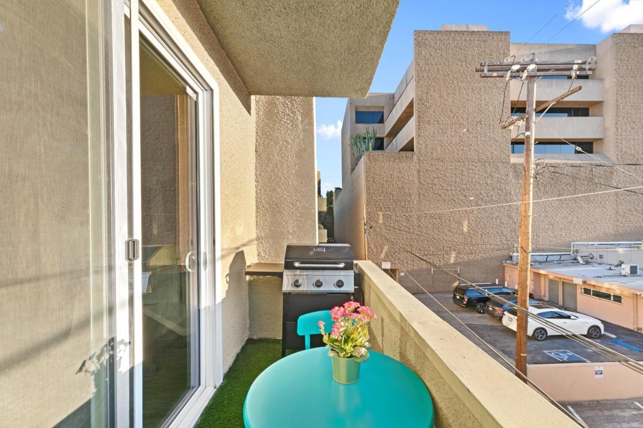 Beverly Hills Chic 2 Bed 2bath With Patio And Parking 309
