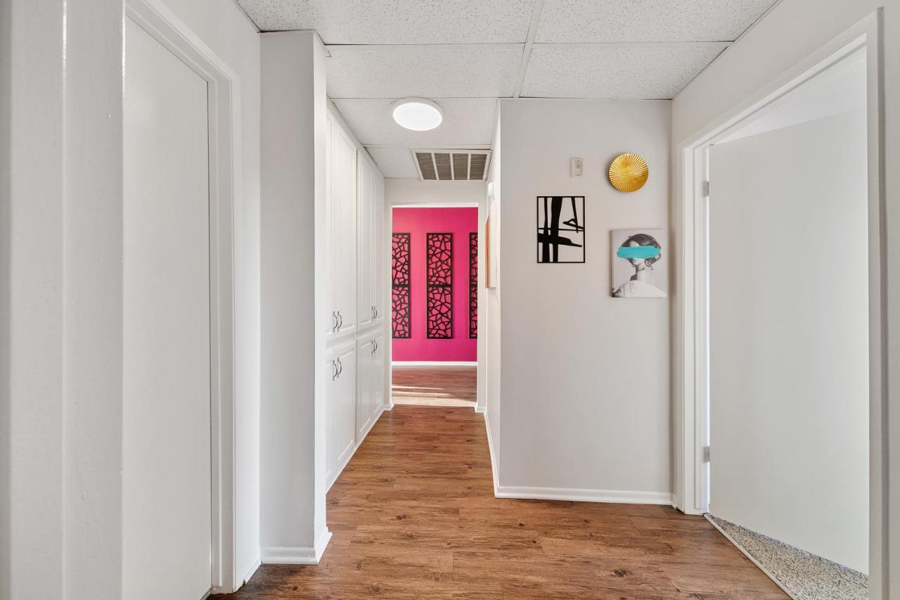 Beverly Hills Chic 2 Bed 2bath With Patio And Parking 309
