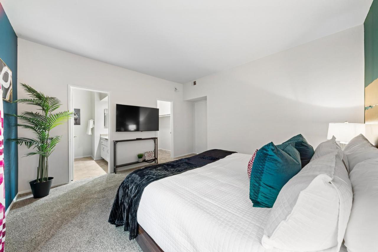 Beverly Hills Chic 2 Bed 2bath With Patio And Parking 309 Los Angeles