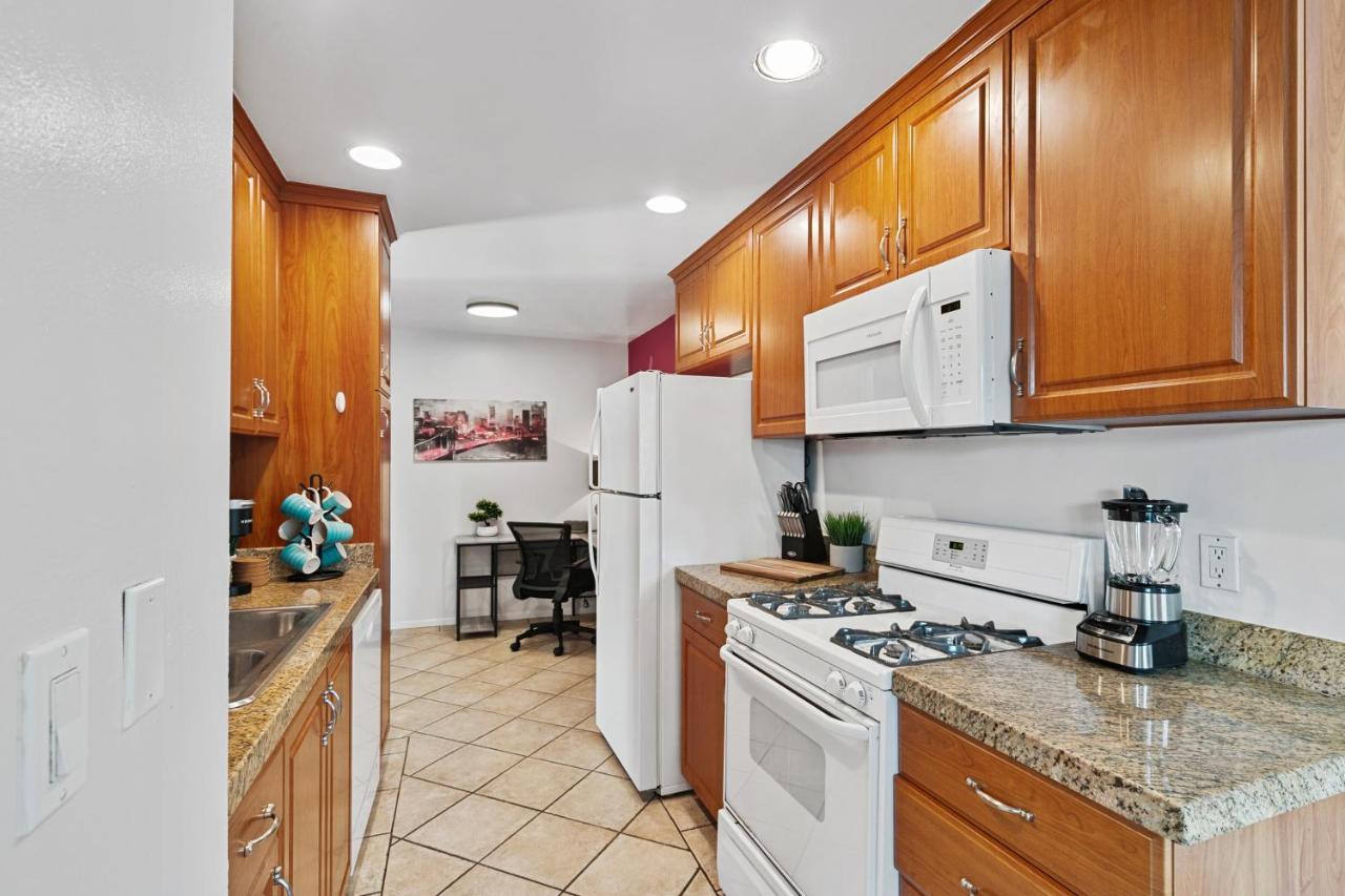 Beverly Hills Chic 2 Bed 2bath With Patio And Parking 309 * Los Angeles