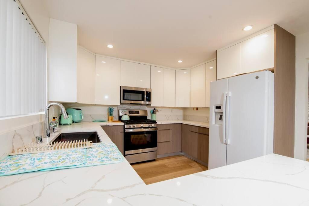 Brand New Remodeled 3 Bedroom In Reseda