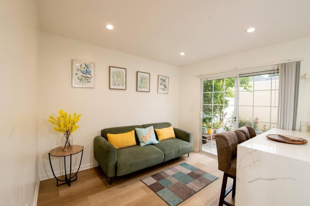 Brand New Remodeled 3 Bedroom In Reseda Apartment