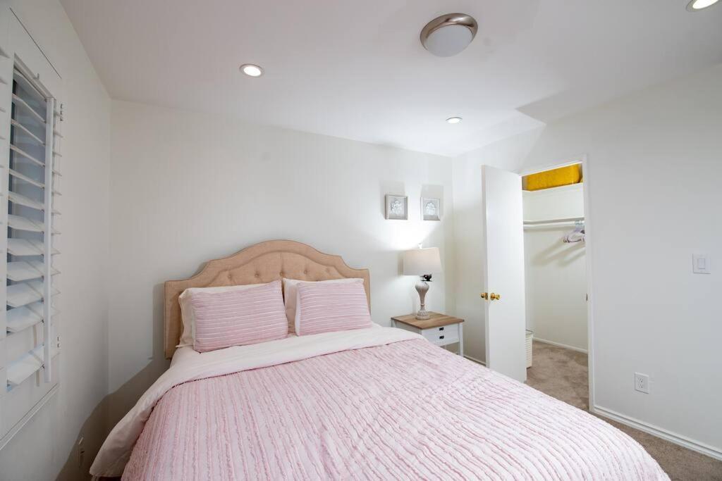 Brand New Remodeled 3 Bedroom In Reseda Apartment Los Angeles