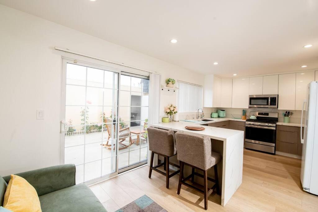 Brand New Remodeled 3 Bedroom In Reseda * Los Angeles