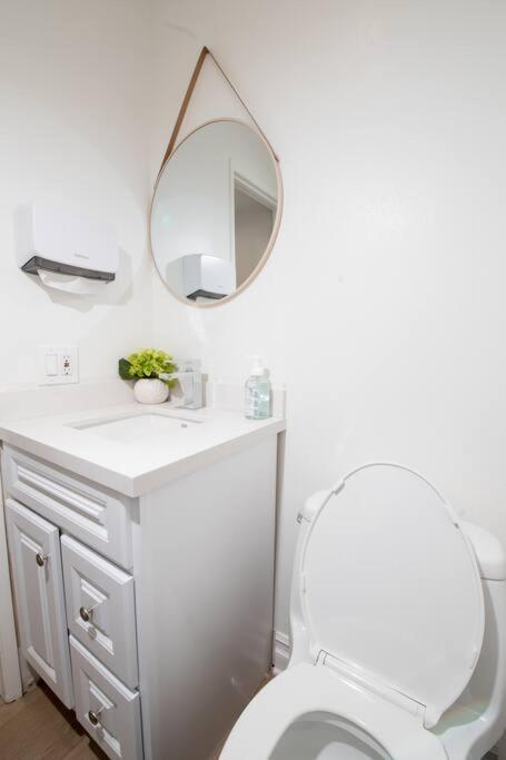 Brand New Remodeled 3 Bedroom In Reseda Apartment