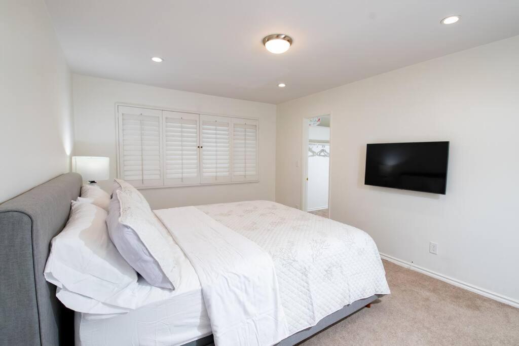 Brand New Remodeled 3 Bedroom In Reseda Los Angeles