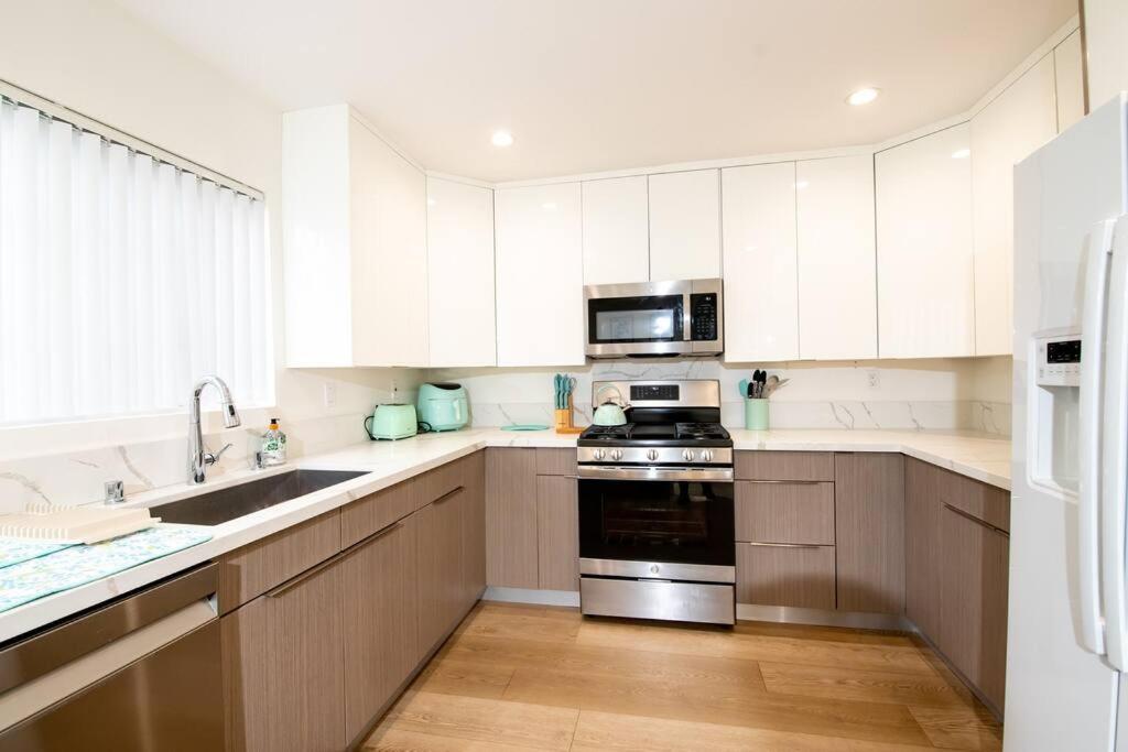 Brand New Remodeled 3 Bedroom In Reseda *