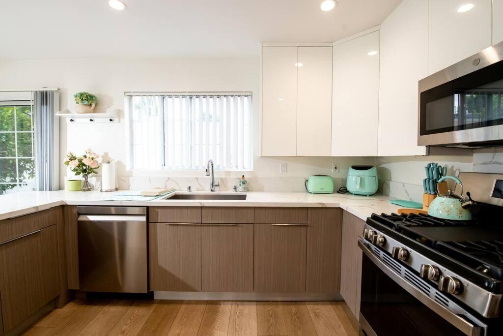 Brand New Remodeled 3 Bedroom In Reseda Apartment