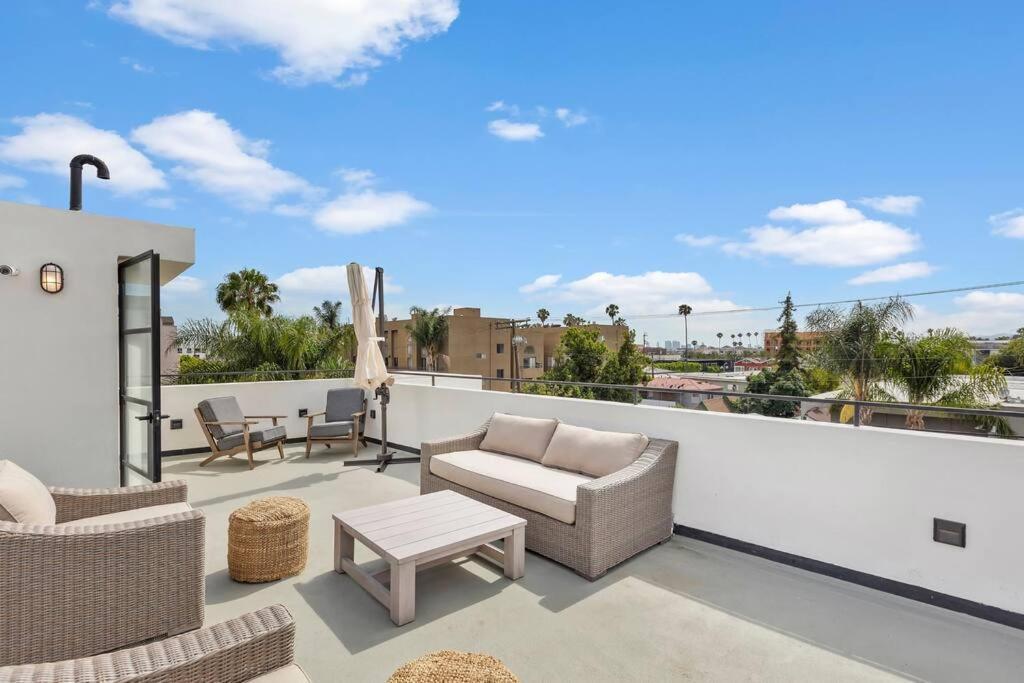 4br Modern & Spacious Townhouse W/ Free Parking Apartment