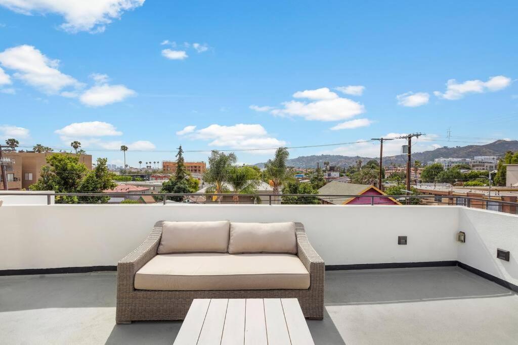 Apartment 4br Modern & Spacious Townhouse W/ Free Parking Los Angeles