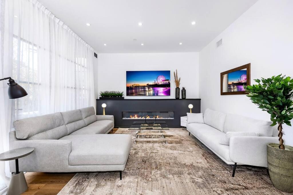 4br Modern & Spacious Townhouse W/ Free Parking Apartment *
