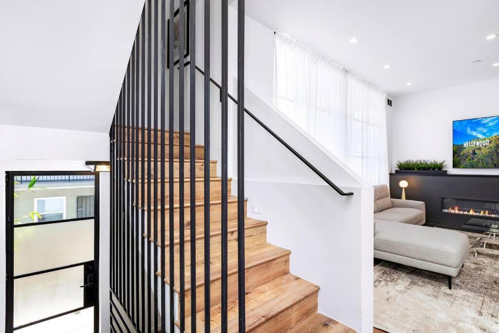 4br Modern & Spacious Townhouse W/ Free Parking *