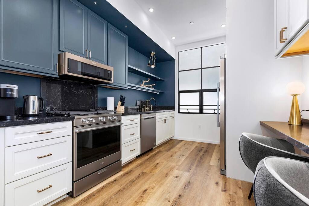 4br Modern & Spacious Townhouse W/ Free Parking Apartment *