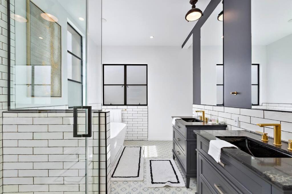 Apartment 4br Modern & Spacious Townhouse W/ Free Parking Los Angeles