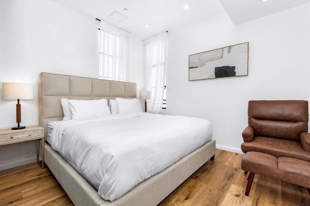 4br Modern & Spacious Townhouse W/ Free Parking