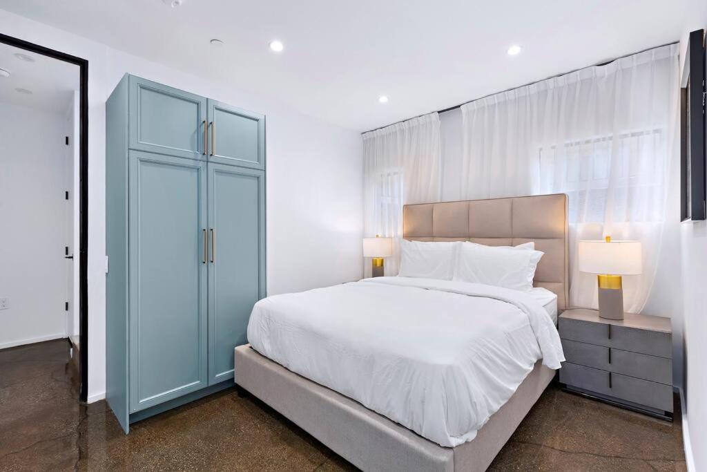 4br Modern & Spacious Townhouse W/ Free Parking Apartment