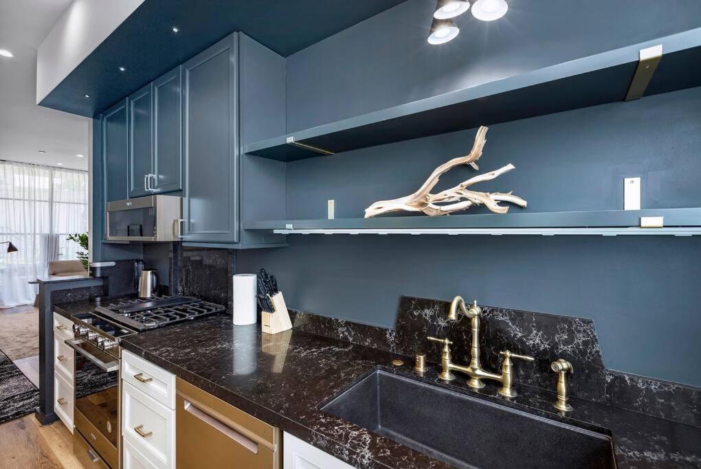 4br Modern & Spacious Townhouse W/ Free Parking Los Angeles
