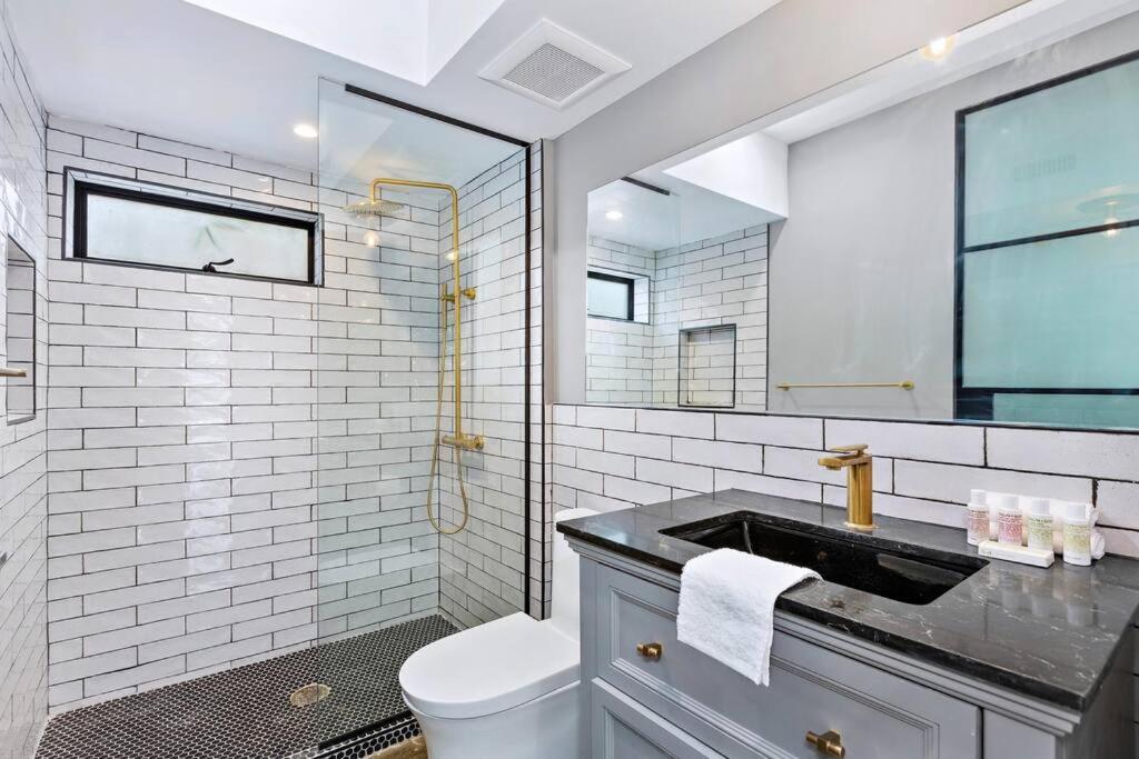 4br Modern & Spacious Townhouse W/ Free Parking * Los Angeles