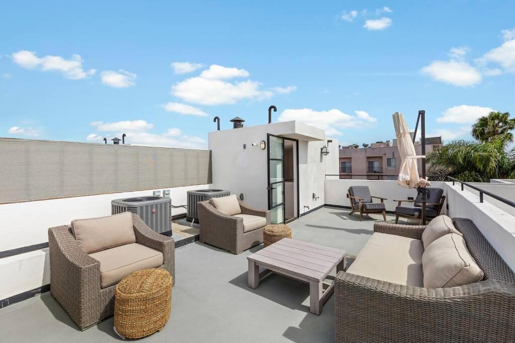 Apartment 4br Modern & Spacious Townhouse W/ Free Parking *