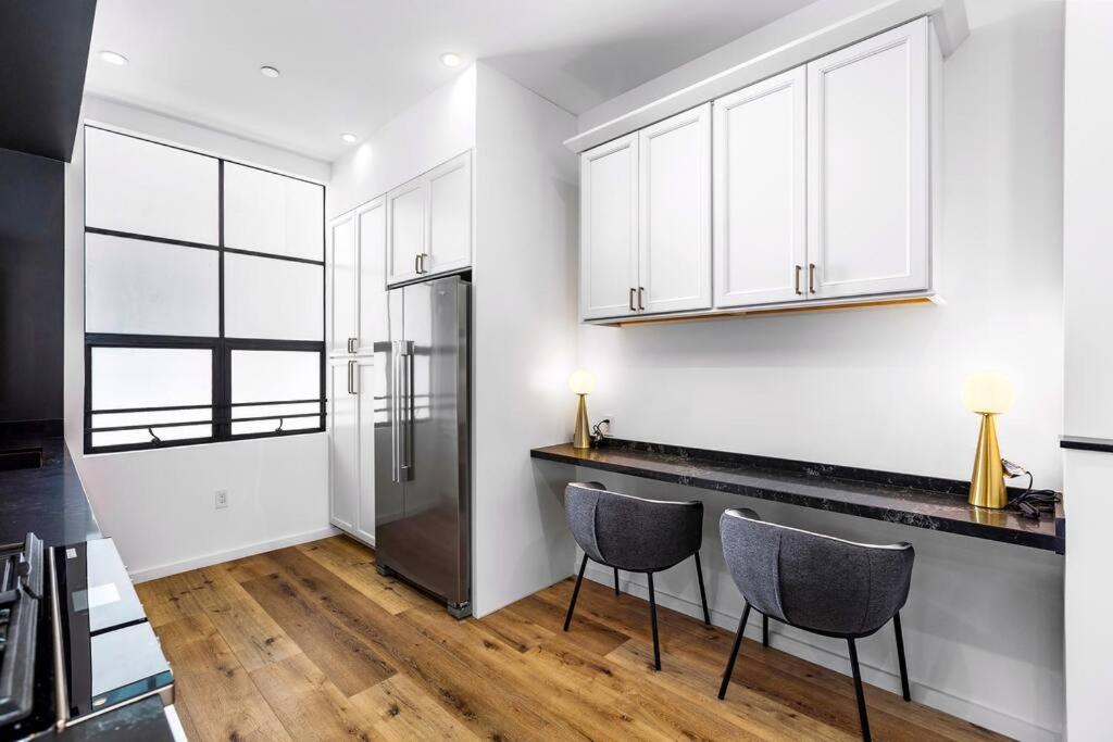 Apartment 4br Modern & Spacious Townhouse W/ Free Parking