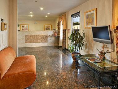Ramada By Wyndham Culver City Hotel Los Angeles